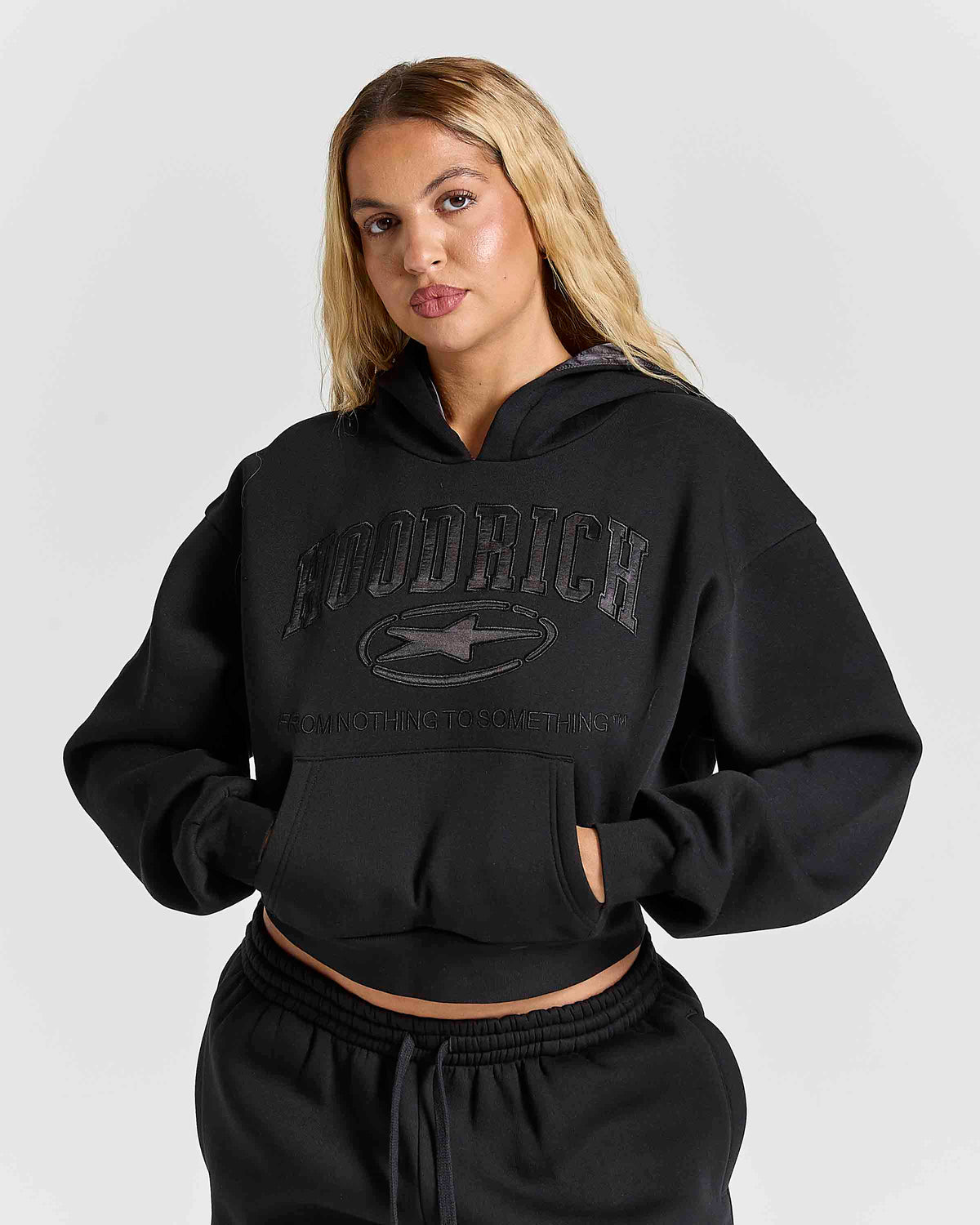 Sudadera corta con capucha Aegis para mujer - Negro
